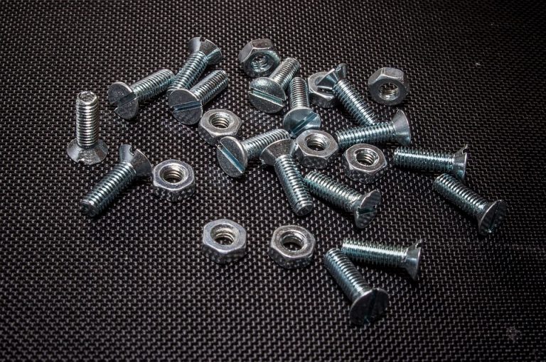 What's the Difference Between Bolts, Screws and Studs Blog Posts