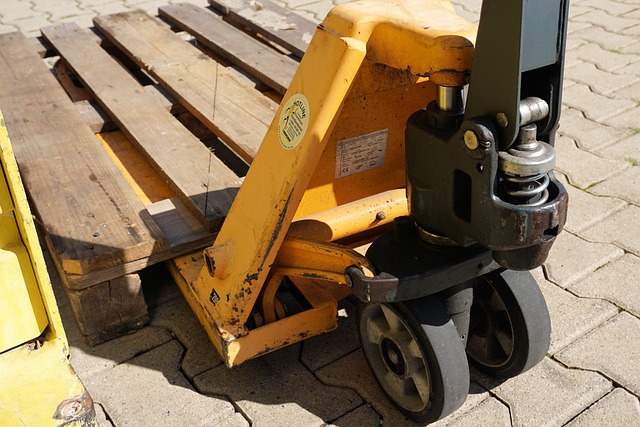 What Is a Pallet Truck and How Does It Work? - Monroe Engineering